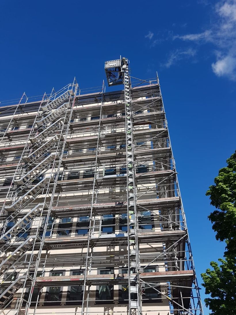 Aufgestelltes Fassadengerüst der Union Gerüstbau GmbH